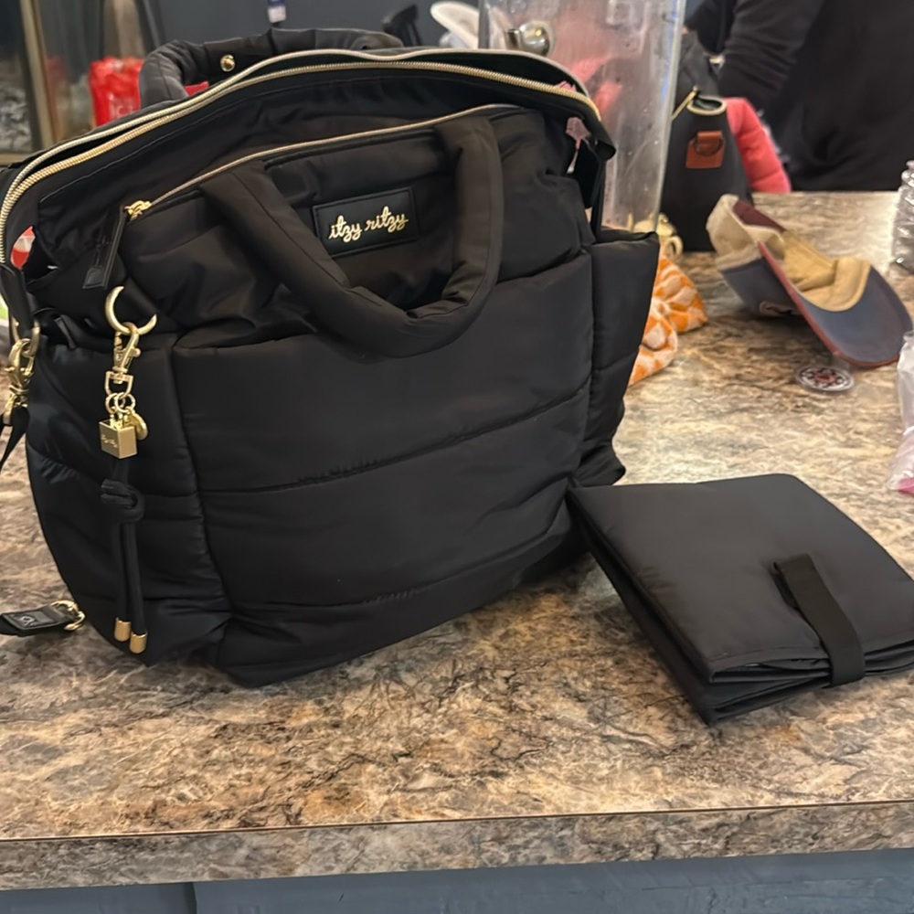 Itzy Ritzy Diaper bag with changing pad